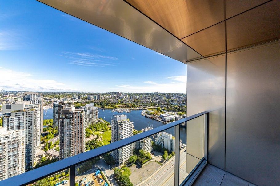 4610 1480 Howe Street Vancouver, BC - 1