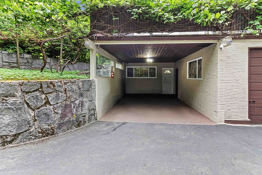 4540 Mountain Highway North Vancouver, BC - 27