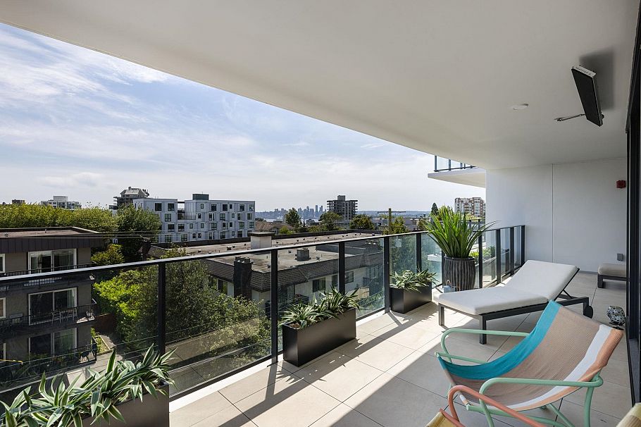 302 135 E 13th Street North Vancouver, BC - 33