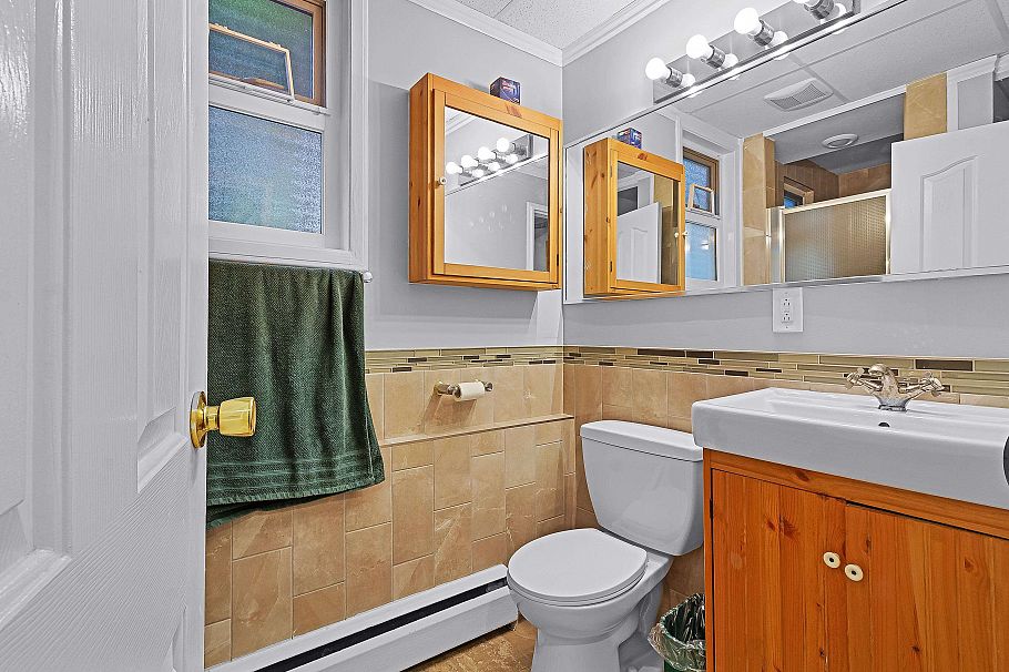 4540 Mountain Highway North Vancouver, BC - 21