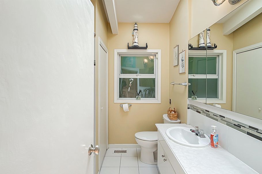 414 Montroyal Boulevard North Vancouver, BC - 15