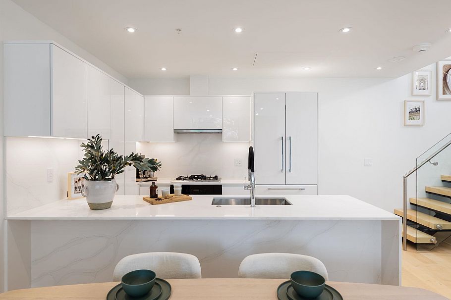 TH1 135 E 13th Street North Vancouver, BC - 19