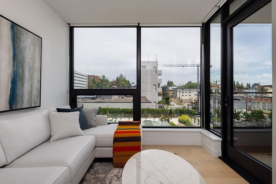 302 135 E 13th Street North Vancouver, BC - 17