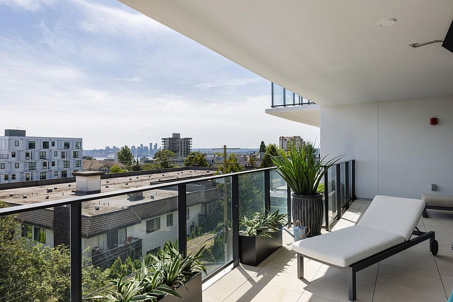 302 135 E 13th Street North Vancouver, BC - 36