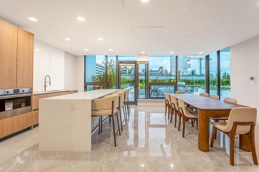 514 135 E 13th Street North Vancouver, BC - 16