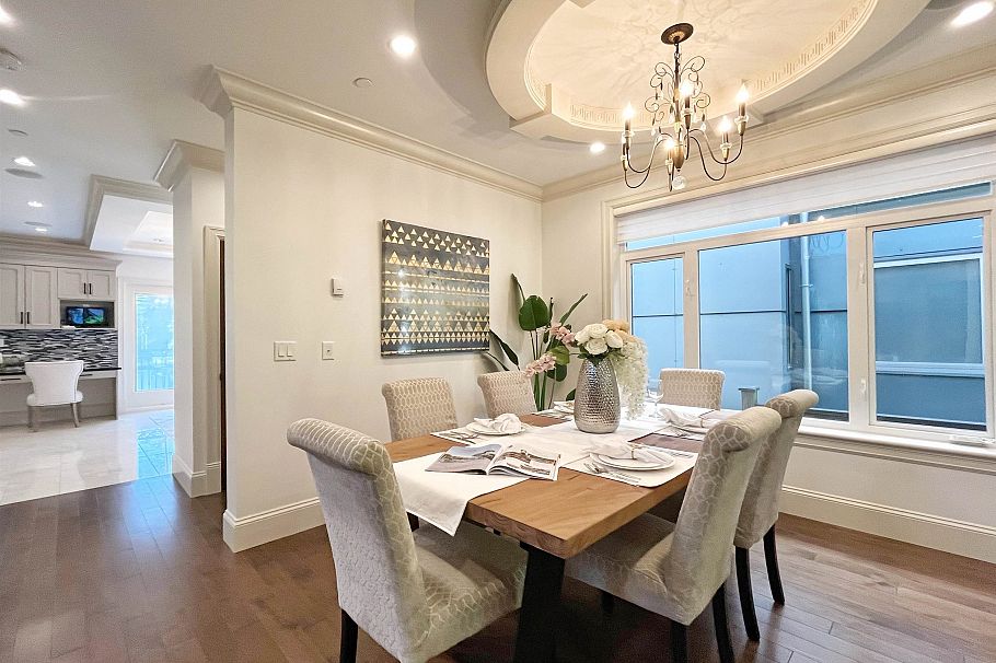 3715 W 22nd Avenue Vancouver, BC - 4