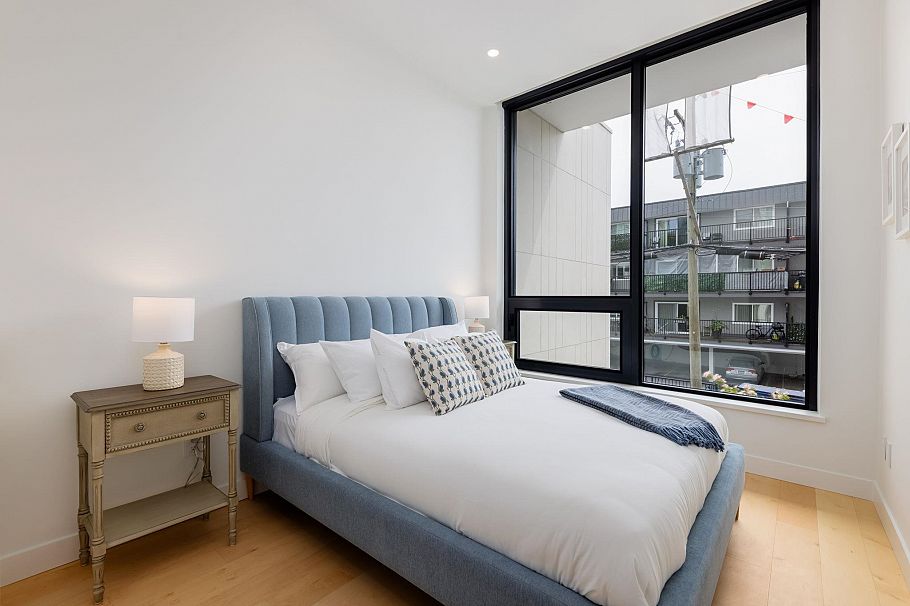 TH1 135 E 13th Street North Vancouver, BC - 32