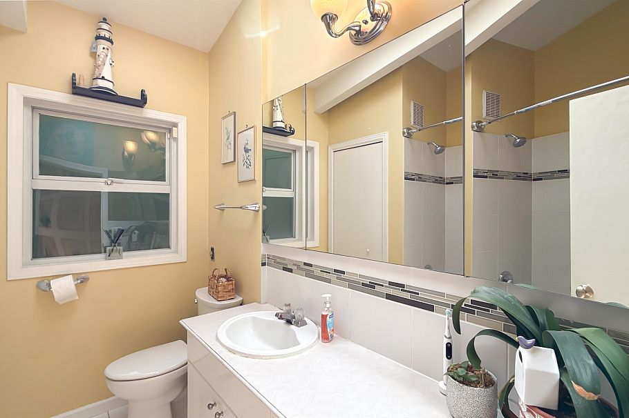 414 Montroyal Boulevard North Vancouver, BC - 16