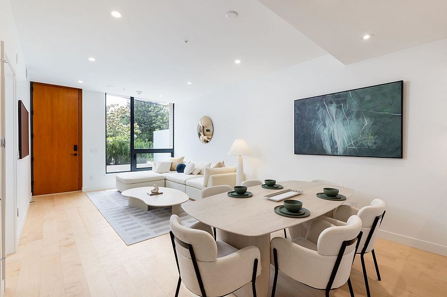 TH1 135 E 13th Street North Vancouver, BC - 18