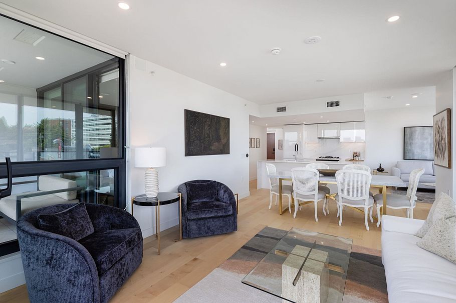 302 135 E 13th Street North Vancouver, BC - 5