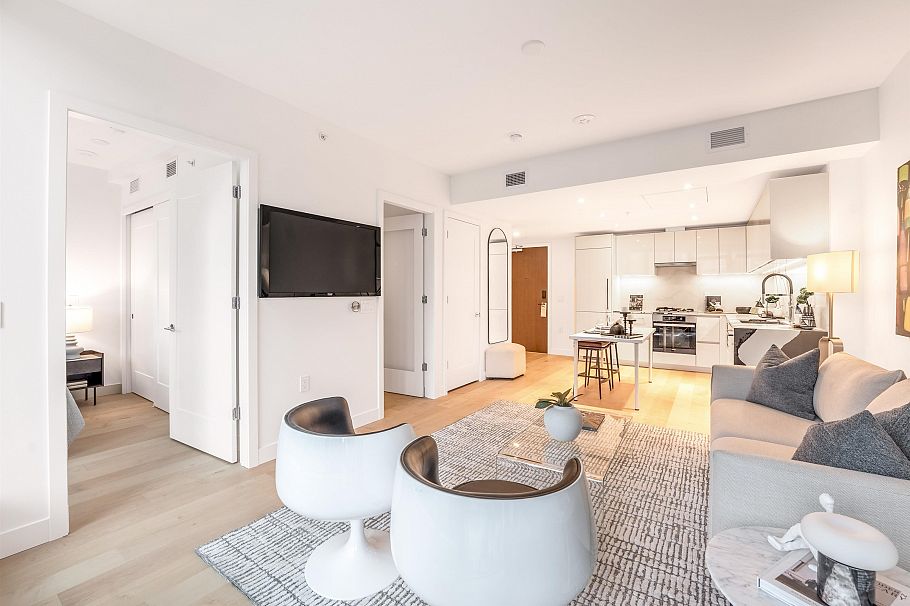 514 135 E 13th Street North Vancouver, BC - 1