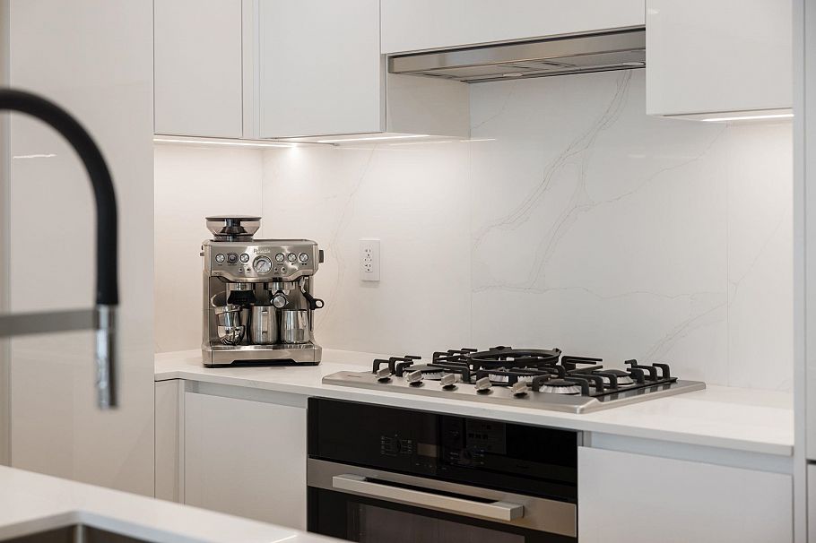 TH1 135 E 13th Street North Vancouver, BC - 20