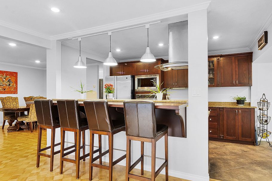 4540 Mountain Highway North Vancouver, BC - 8