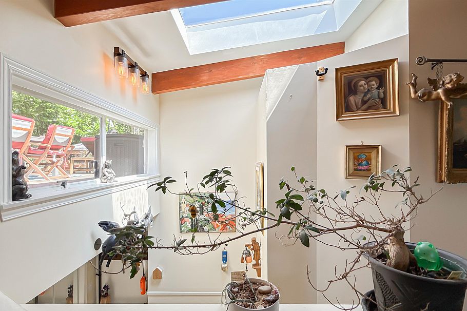 414 Montroyal Boulevard North Vancouver, BC - 1