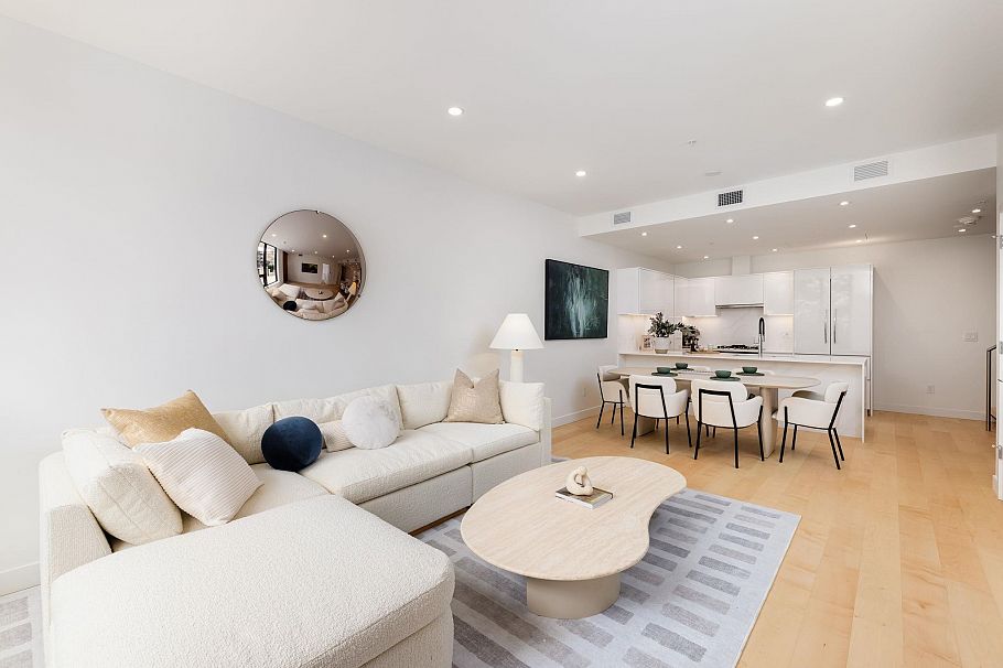 TH1 135 E 13th Street North Vancouver, BC - 10