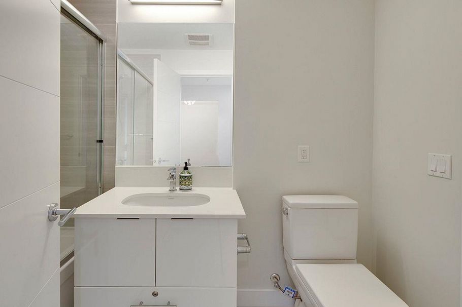 404 733 W 3rd Street North Vancouver, BC - 20