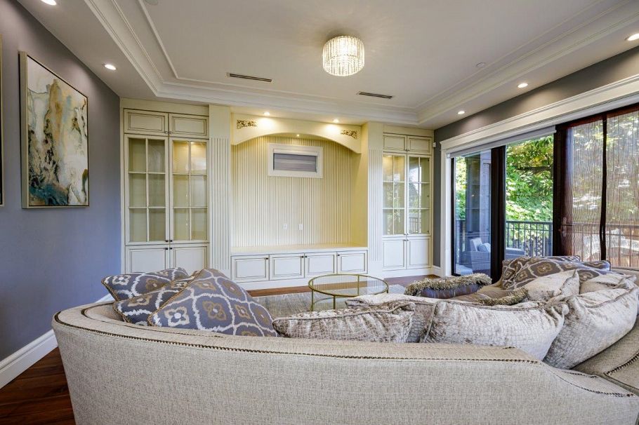 2351 W 34th Avenue Vancouver, BC - 9