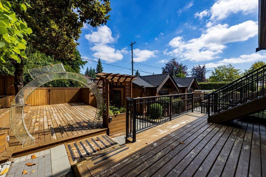 2351 W 34th Avenue Vancouver, BC - 34