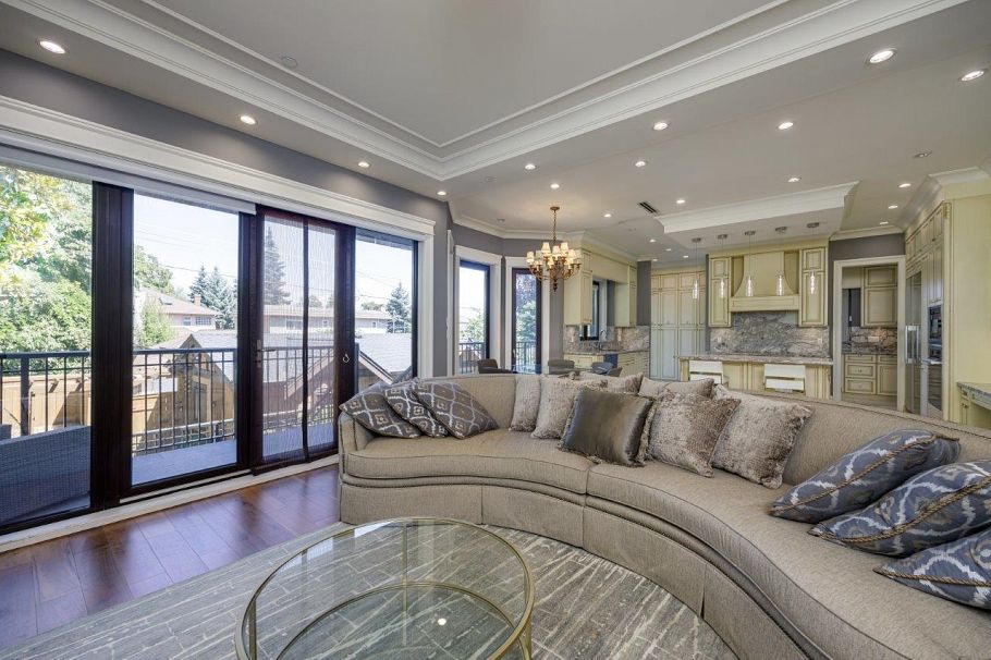 2351 W 34th Avenue Vancouver, BC - 8