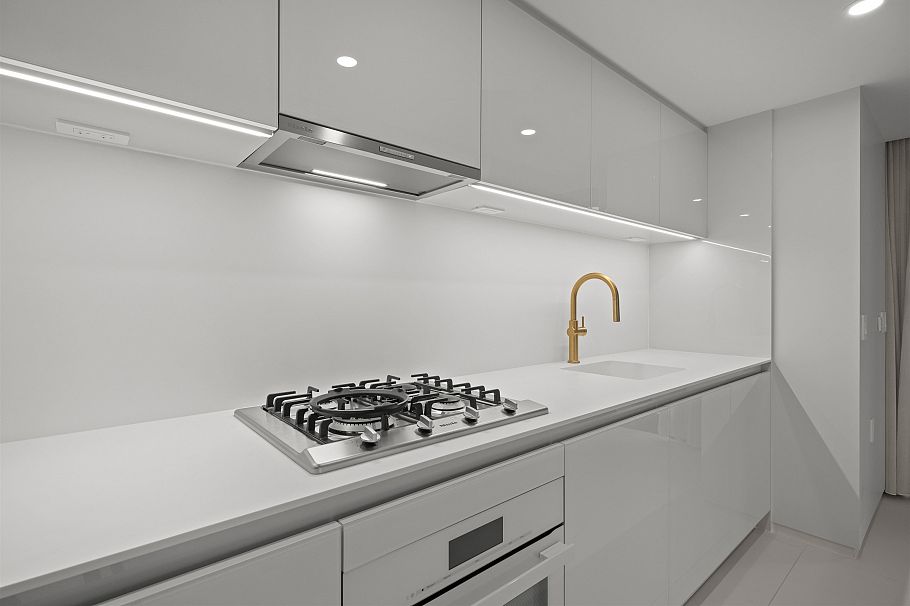 702 1033 Nelson Street Vancouver, BC - 2