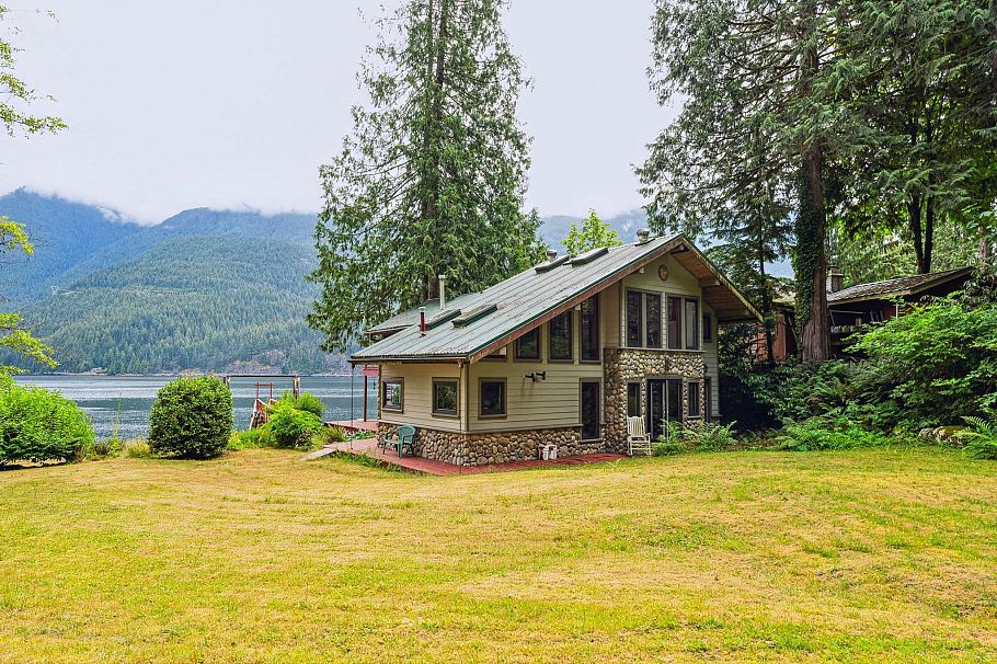 12&13 Coldwell Beach North Vancouver, BC - 1