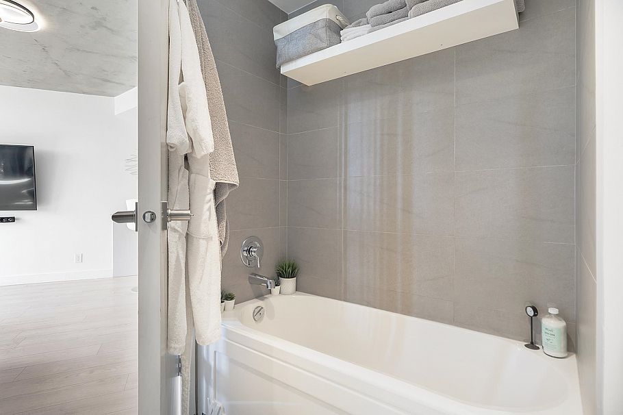 3209 128 W Cordova Street Vancouver, BC - 5