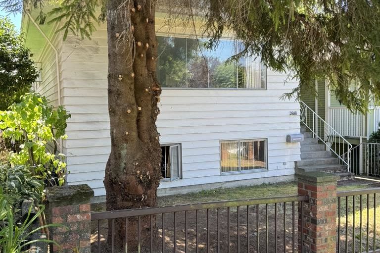 3616 Oxford Street Vancouver, BC - 2