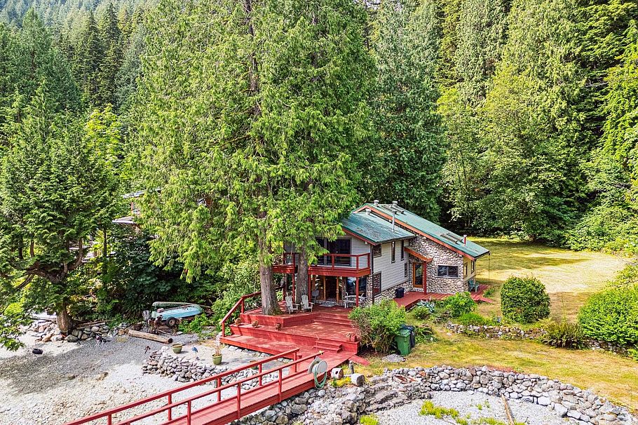 12&13 Coldwell Beach North Vancouver, BC - 3