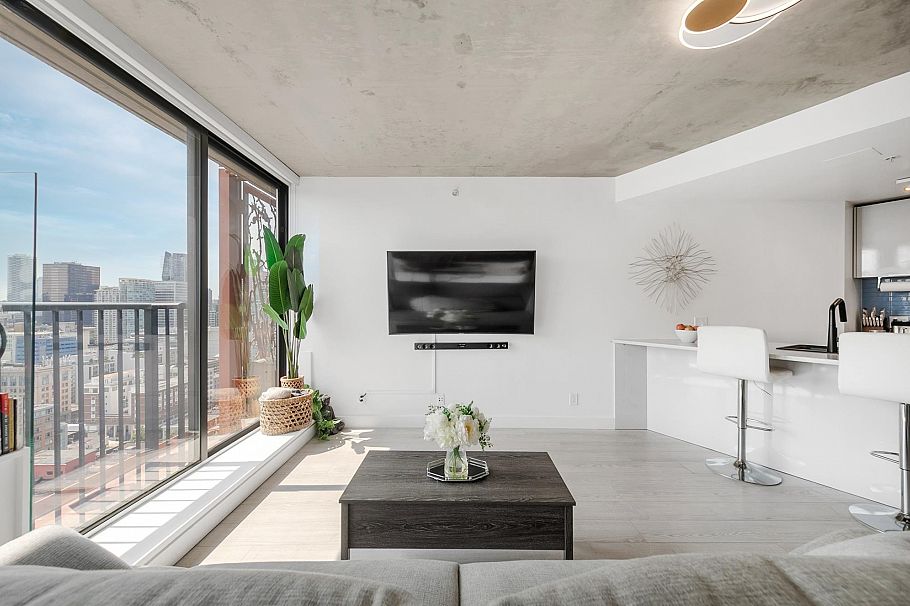 3209 128 W Cordova Street Vancouver, BC - 1