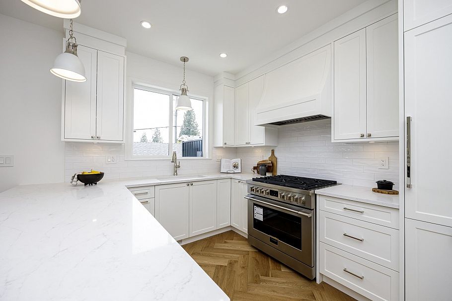 261 E 23rd Street North Vancouver, BC - 9