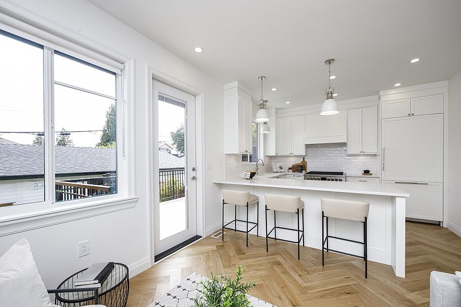 261 E 23rd Street North Vancouver, BC - 5