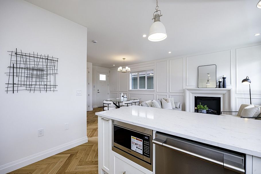 261 E 23rd Street North Vancouver, BC - 13