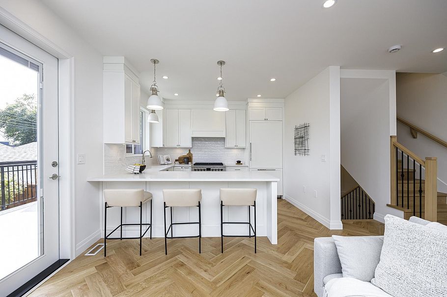 261 E 23rd Street North Vancouver, BC - 6