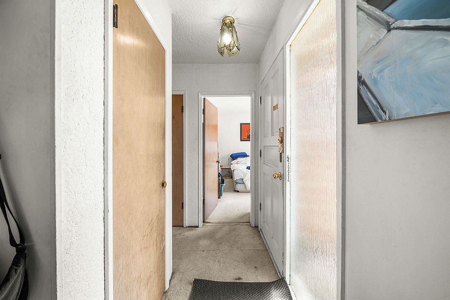 4561 Manor Street Vancouver, BC - 13