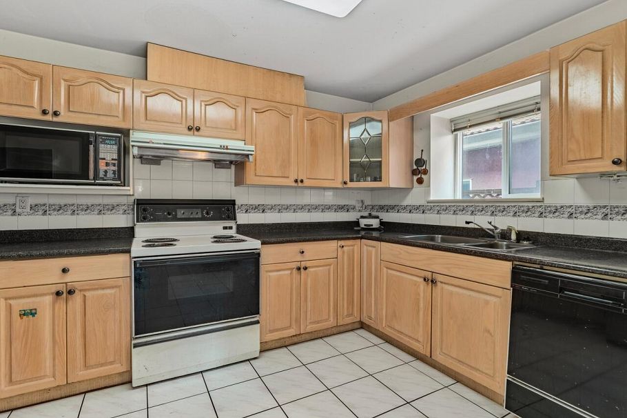 7191 Fraser Street Vancouver, BC - 7