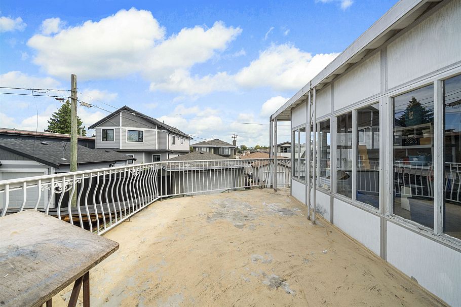 4561 Manor Street Vancouver, BC - 21