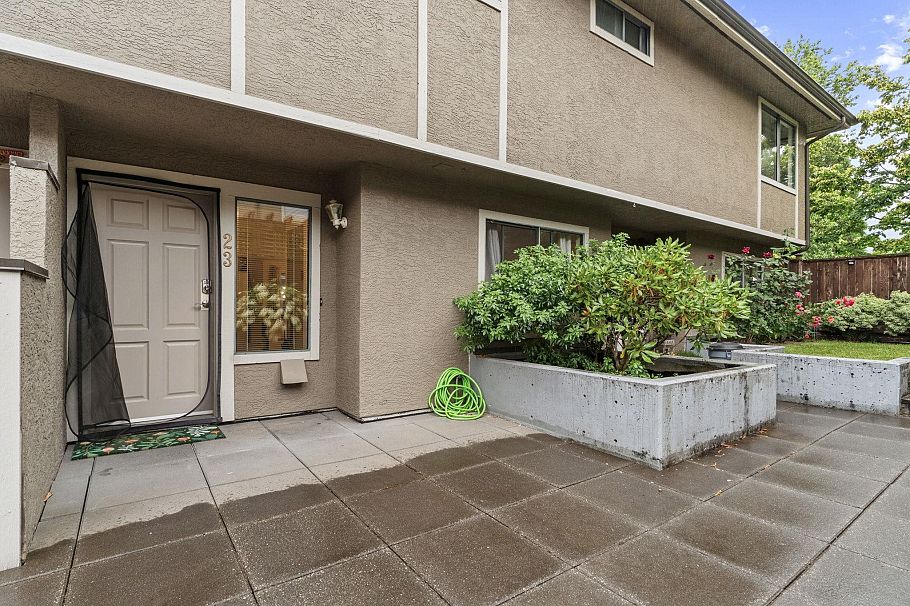 23 2133 St. Georges Avenue North Vancouver, BC - 17