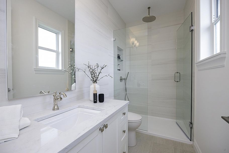 261 E 23rd Street North Vancouver, BC - 23