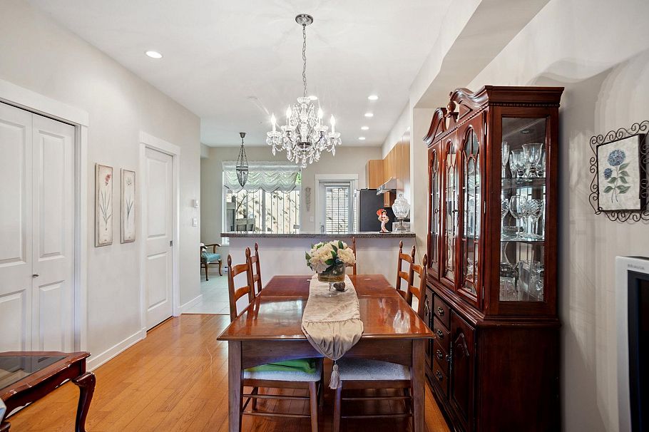 7411 Columbia Street Vancouver, BC - 9