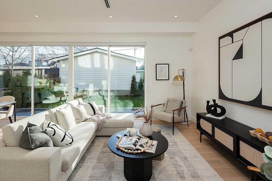 32 E 37th Avenue Vancouver, BC - 1