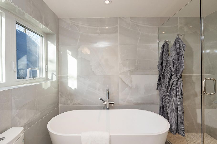 32 E 37th Avenue Vancouver, BC - 35