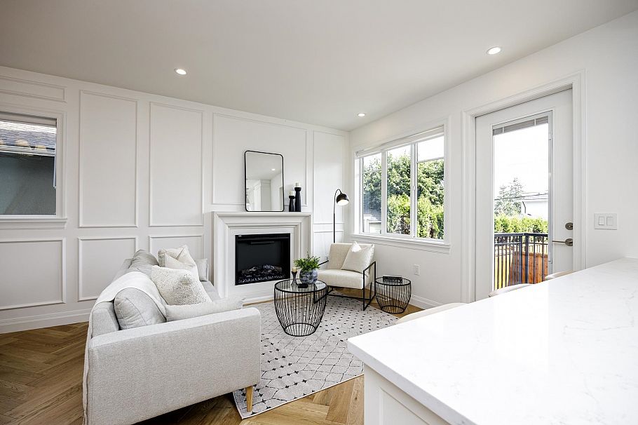 261 E 23rd Street North Vancouver, BC - 16