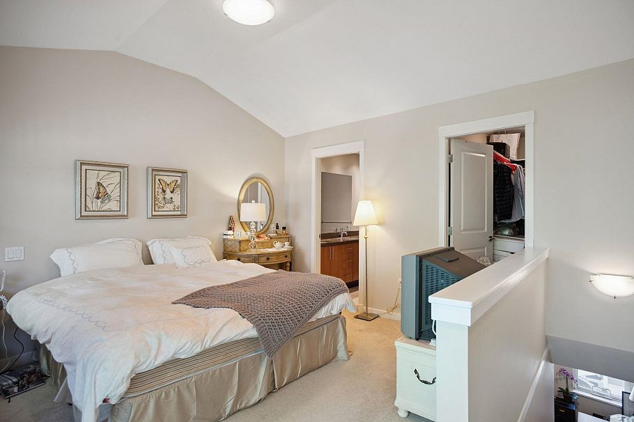 7411 Columbia Street Vancouver, BC - 16