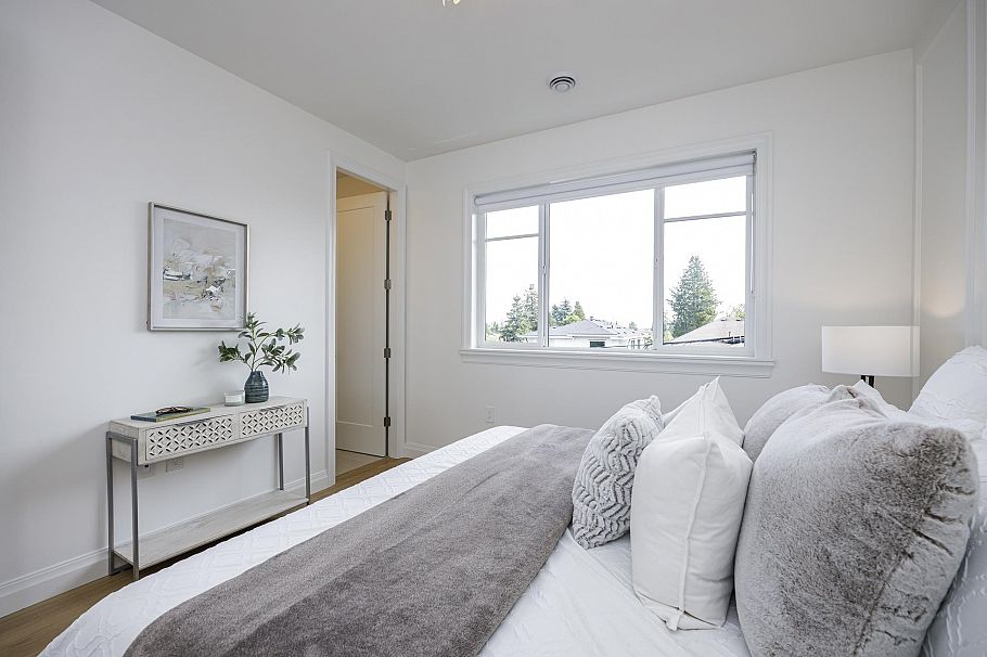 261 E 23rd Street North Vancouver, BC - 22