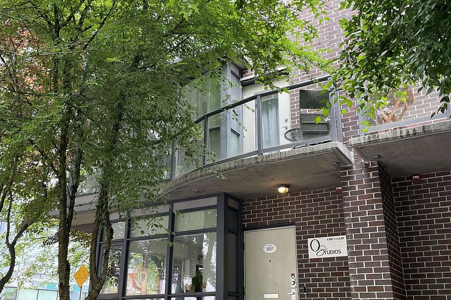 891 Helmcken Street Vancouver, BC - 1
