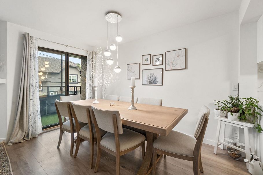 23 2133 St. Georges Avenue North Vancouver, BC - 3