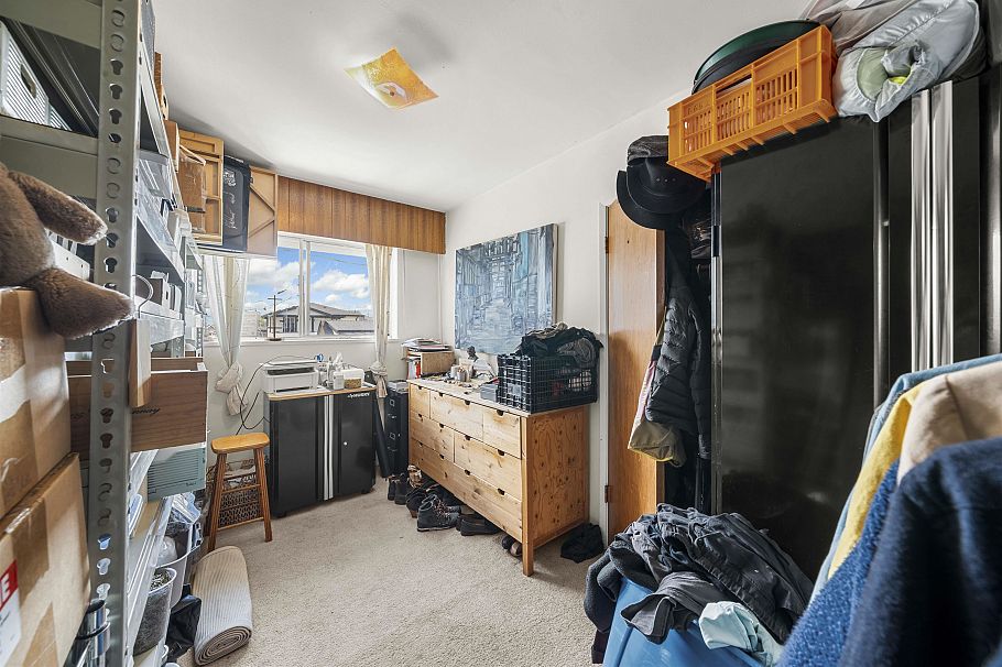 4561 Manor Street Vancouver, BC - 5