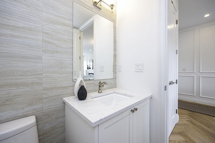 261 E 23rd Street North Vancouver, BC - 20