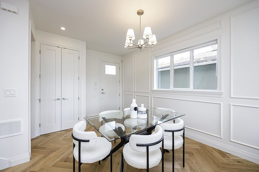 261 E 23rd Street North Vancouver, BC - 17