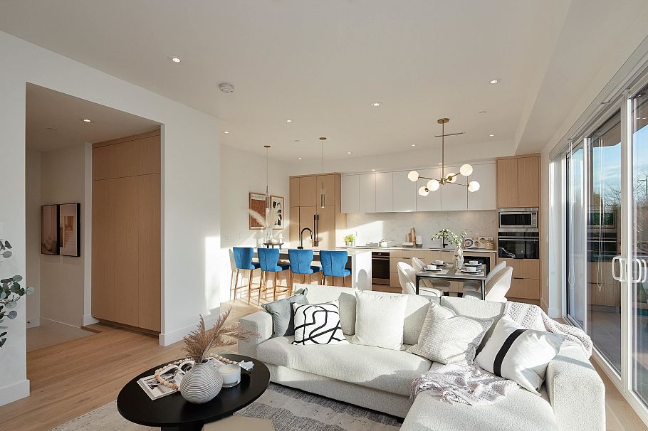 32 E 37th Avenue Vancouver, BC - 3